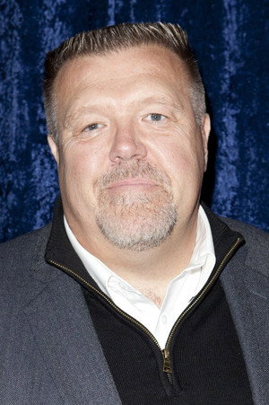 Joel McKinnon Miller profil kép