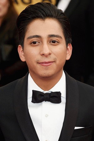 Tony Revolori profil kép