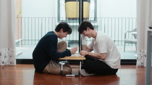 ความลับในบทเพลงที่บรรเลงไม่รู้จบ kép