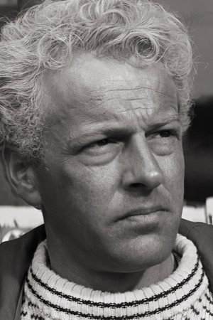Bernard Horsfall profil kép