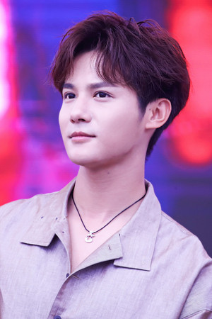 郑业成 profil kép