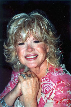 Connie Stevens profil kép
