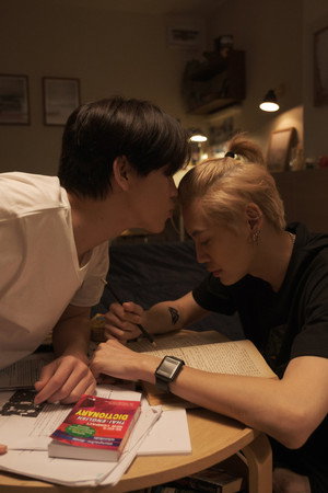 เชือกป่าน poszter