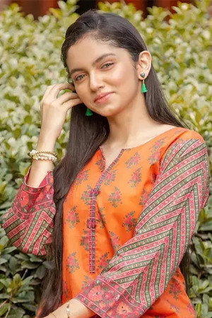 Aina Asif profil kép
