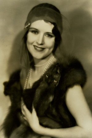 June Collyer profil kép