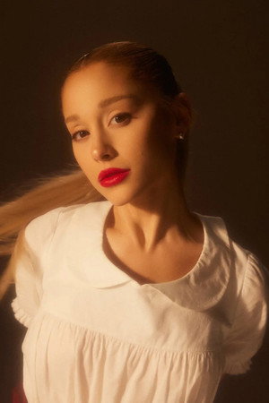 Ariana Grande profil kép
