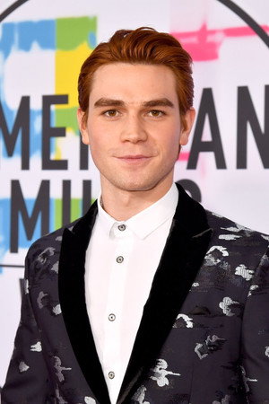 KJ Apa profil kép