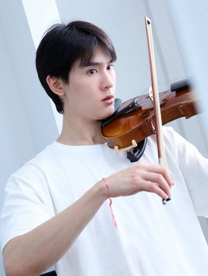 ความลับในบทเพลงที่บรรเลงไม่รู้จบ poszter