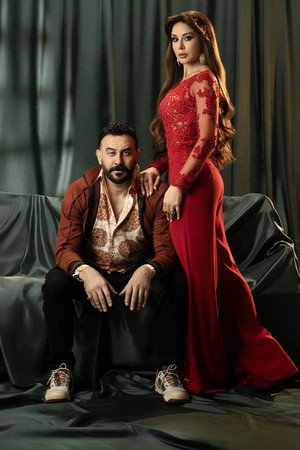 بخمس ارواح poszter