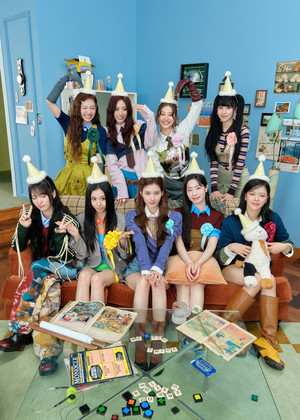 TWICE TV 31. évad () poszter
