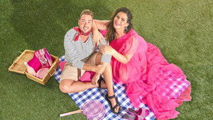 Louisa & Rowan: op de camping kép
