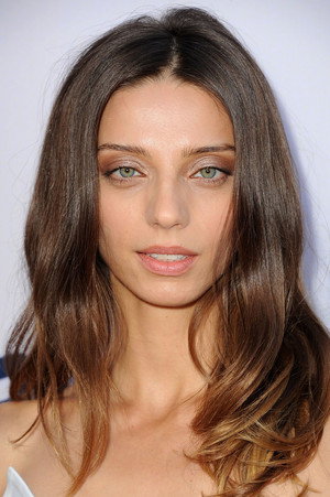 Angela Sarafyan profil kép