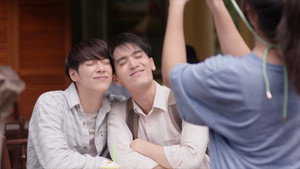 ใครในกระจก kép
