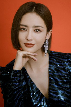 佟丽娅 profil kép