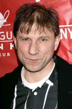 Simon McBurney profil kép