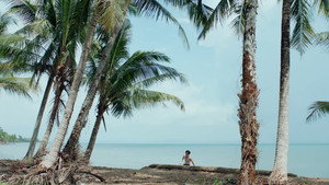 ที่สามของเธอ kép