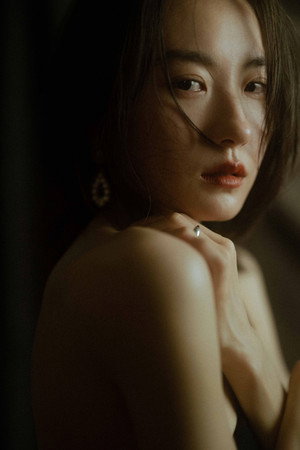 王乙 profil kép