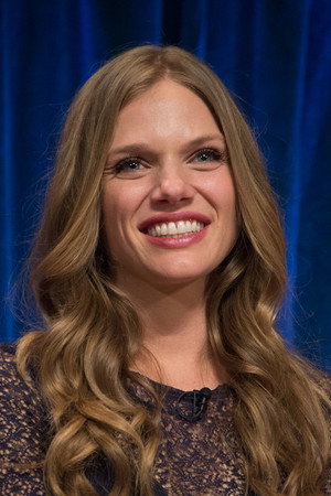 Tracy Spiridakos profil kép