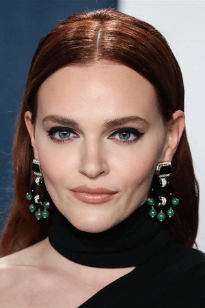 Madeline Brewer profil kép
