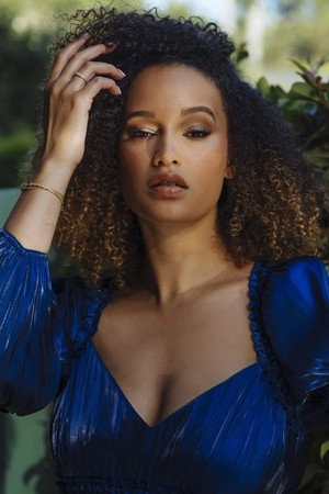 Elarica Johnson profil kép