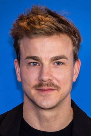 Albrecht Schuch profil kép