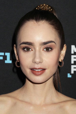 Lily Collins profil kép