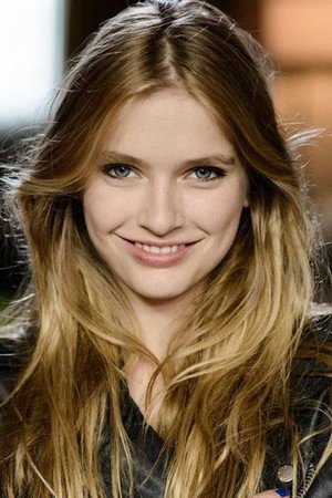Camille Razat profil kép