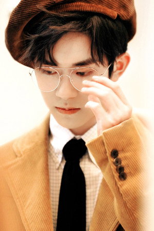 易烊千玺 profil kép