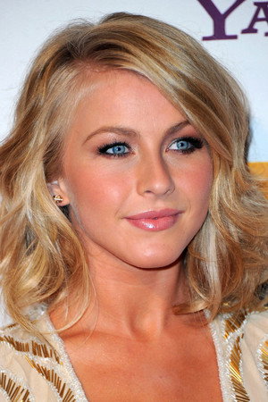 Julianne Hough profil kép