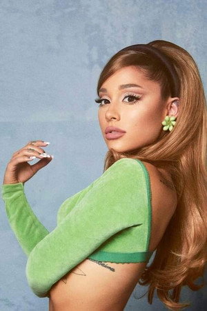 Ariana Grande profil kép