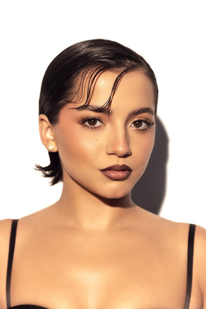 Isabela Merced profil kép