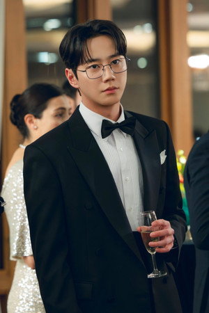 신입사원 강회장 poszter