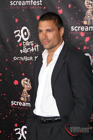 Manu Bennett profil kép