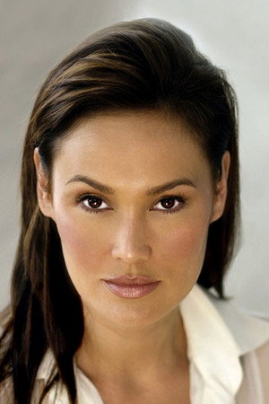 Tia Carrere profil kép