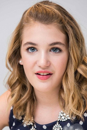 Sophie Nélisse profil kép
