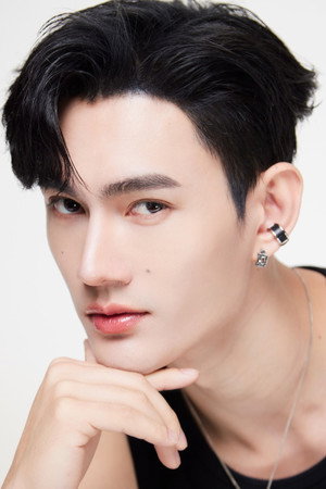 นเรศ พร้อมเผ่าพันธ์ profil kép