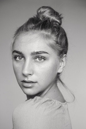 Ella Lily Hyland profil kép