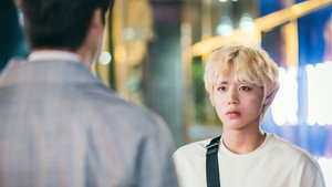 멀리서 보면 푸른 봄 kép