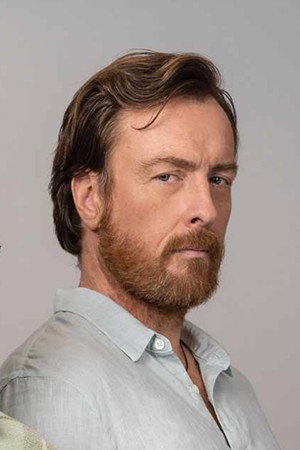 Toby Stephens profil kép