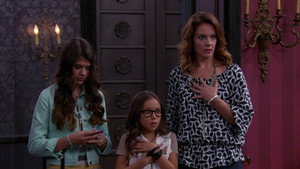 The Haunted Hathaways 1. évad Ep.19 19. epizód