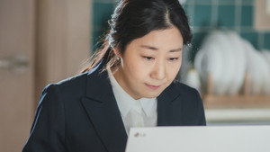 잔혹한 인턴 kép