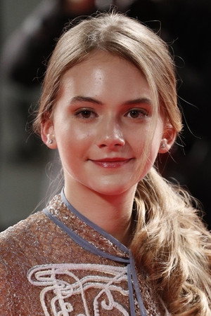 Emilia Jones profil kép