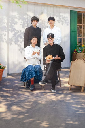 봉주르빵집 poszter
