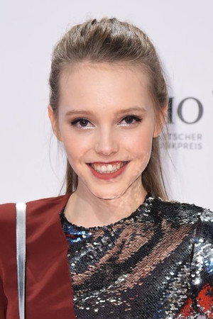 Lina Larissa Strahl profil kép