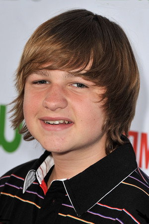 Angus T. Jones profil kép