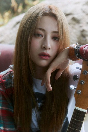 허윤진 profil kép