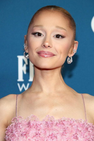 Ariana Grande profil kép