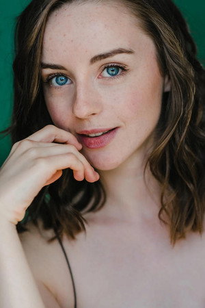 Kacey Rohl profil kép
