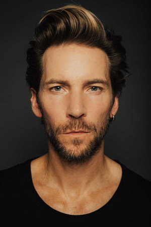 Troy Baker profil kép