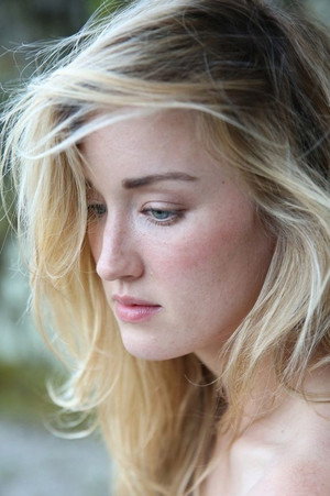 Ashley Johnson profil kép